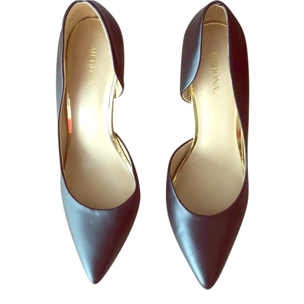 Classic Black Pointy-toe Pumps w/a Touch of Glam